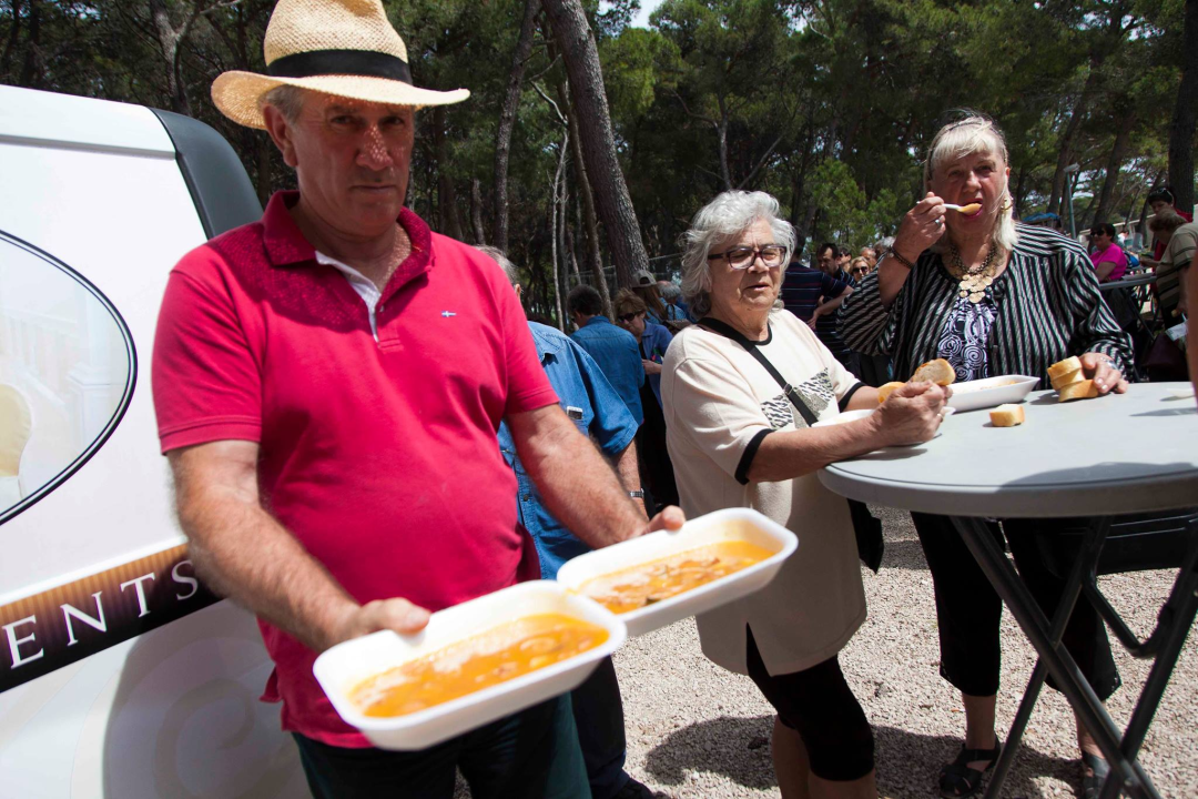 Na Skradinskom buku i na Jadriji opet besplatni fažol za Praznik rada: Svirat će i Feniksi 