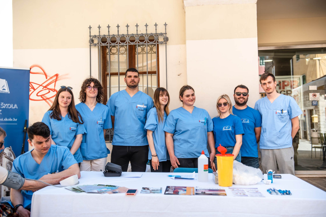 Učenici Medicinske škole Šibenčanima mjerili tlak i šećer