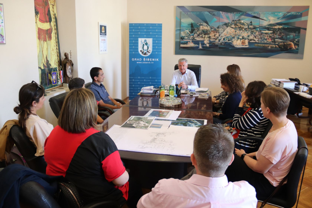 Posejdonov zov: Gradonačelnik predstavio morske potencijale Šibenika sudionicima Erasmus projekta
