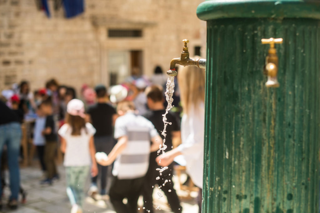 Brojni Šibenčani u četvrtak 'okupirali' Malu ložu, a sve zbog jedne česme