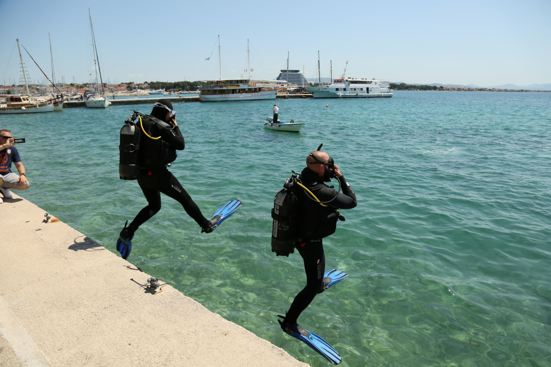 U eko-akciji očišćen Mali porat i lukobran u Vodicama 