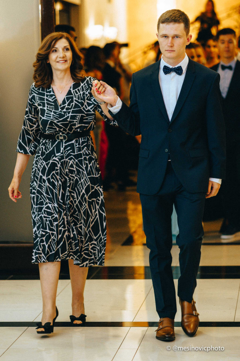 Pogledajte kako su zablistali učenici Industrijsko-obrtničke škole na svom maturalnom plesu (2. dio)