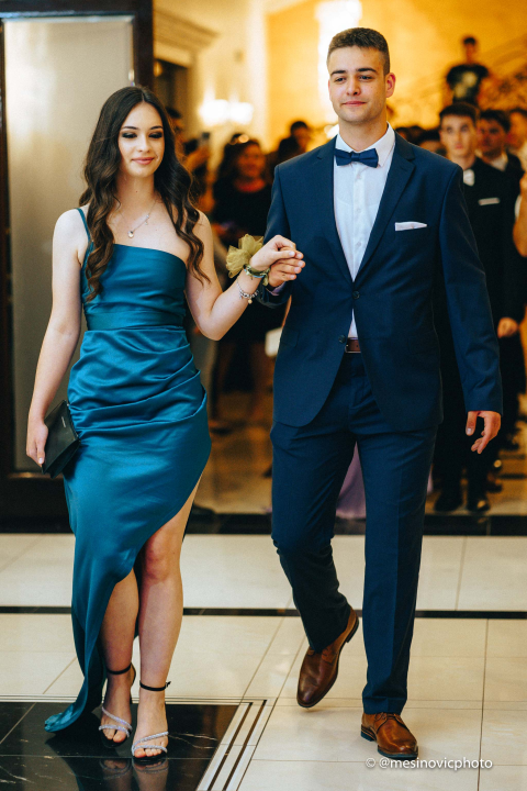 Pogledajte kako su zablistali učenici Industrijsko-obrtničke škole na svom maturalnom plesu (2. dio)