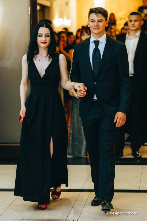 Pogledajte kako su zablistali učenici Industrijsko-obrtničke škole na svom maturalnom plesu (2. dio)