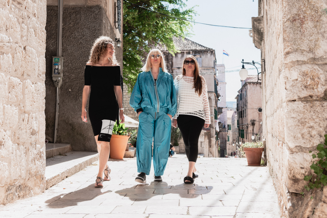 Osvježite svoju garderobu dizajnerskim komadima iz Galerije Juraj Dalmatinac!