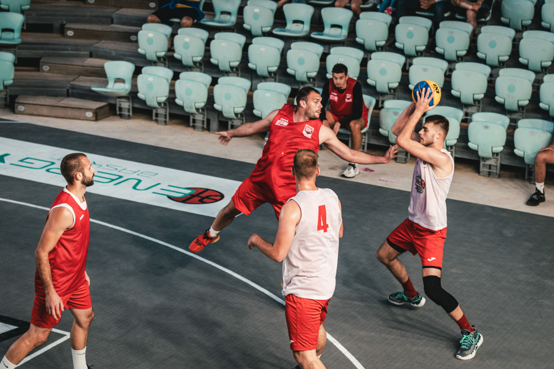 Basket se na Mihovilu i sinoć igrao pred gotovo praznim gledalištem, ako izuzmemo igrače!