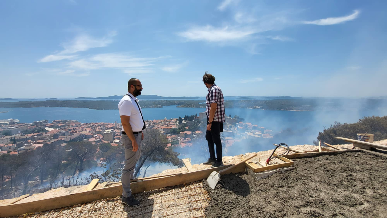 Požar ispod sv. Ivana izazvale četiri signalne rakete: Izgorjela 2,5 hektara