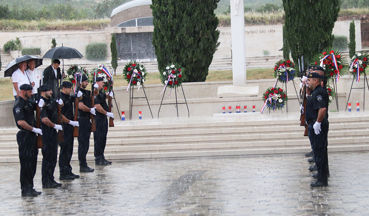 U povodu Dana državnosti položeni vijenci i zapaljene svijeće na Kvanju