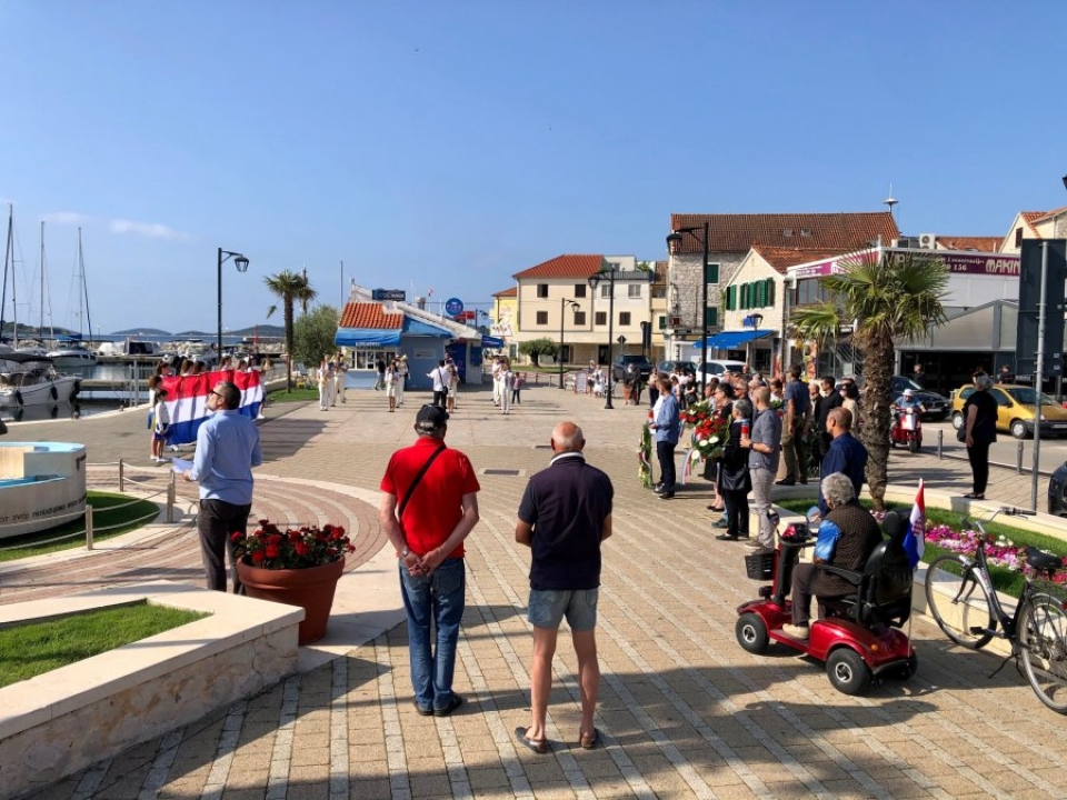 Polaganjem vijenaca i molitvom u Vodicama obilježen Dan državnosti