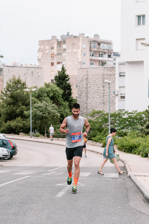 Spektakl u Šibeniku: Pivska milja je bila kao Woodstock, polumaraton završili i brojni Šibenčani