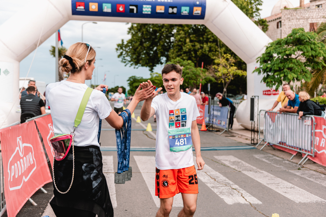 Spektakl u Šibeniku: Pivska milja je bila kao Woodstock, polumaraton završili i brojni Šibenčani