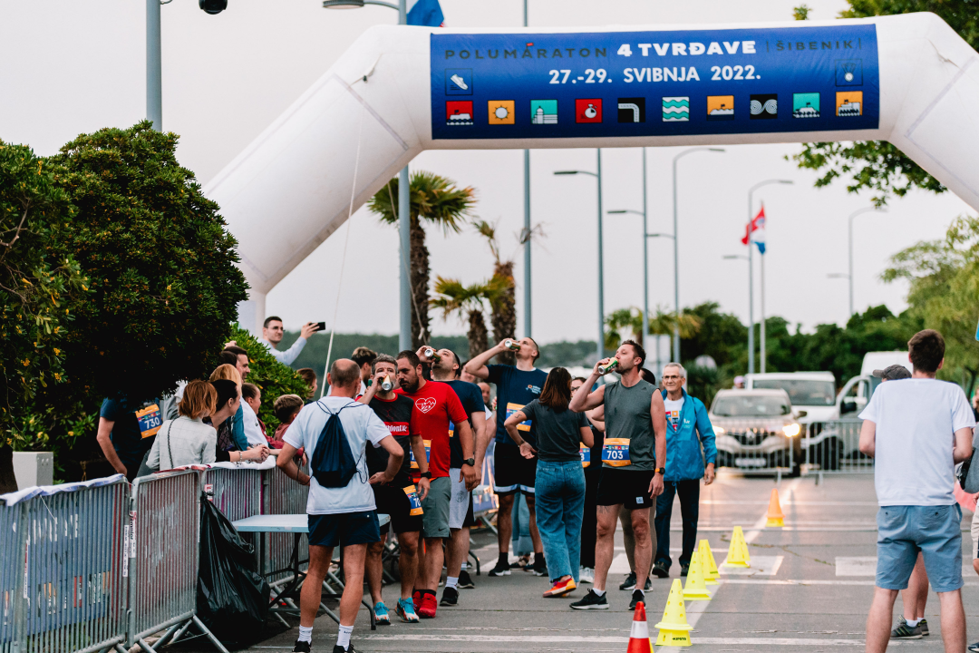 Spektakl u Šibeniku: Pivska milja je bila kao Woodstock, polumaraton završili i brojni Šibenčani