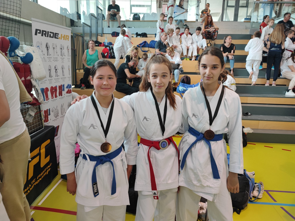 Karate klub Šibenik s drugog kola Dalmatinske lige vratio se s čak devet medalja