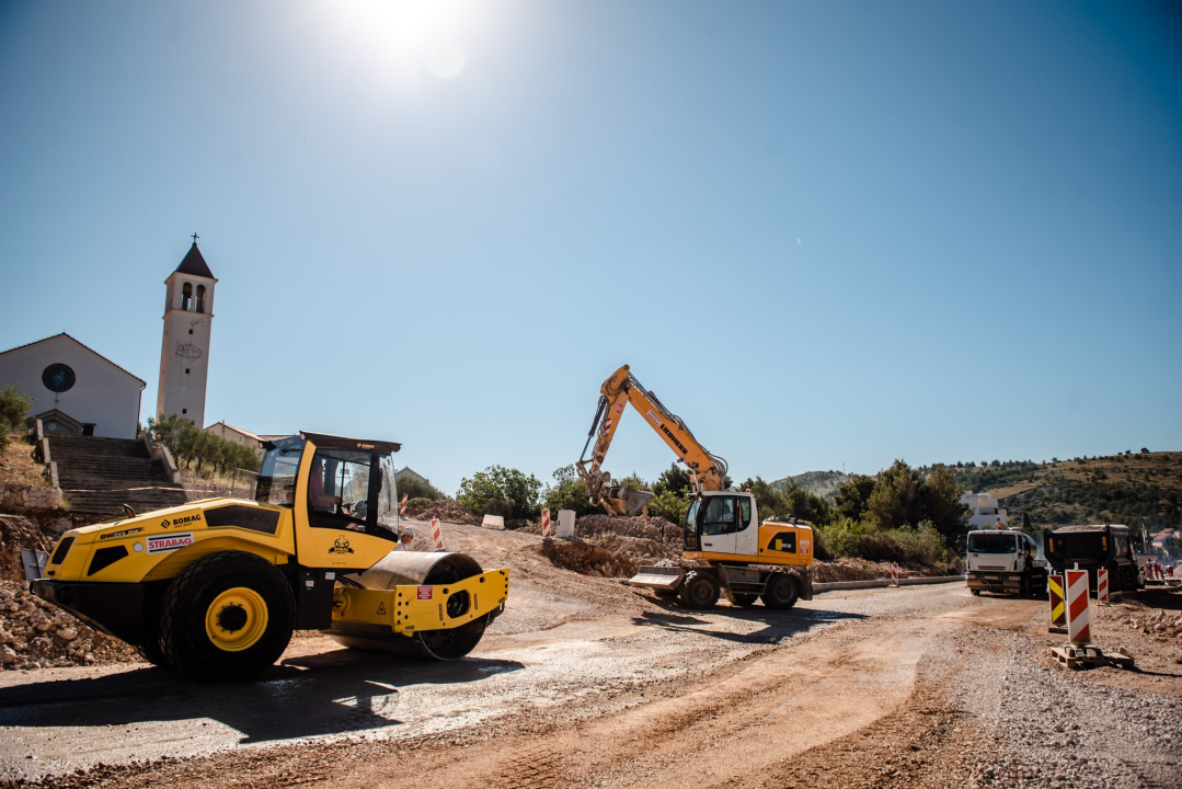 Posjetili smo Žaborić: 'Turisti nam ne dolaze, a Šibenčana je sve manje na plaži. Puna nam je kapa ovih radova' 