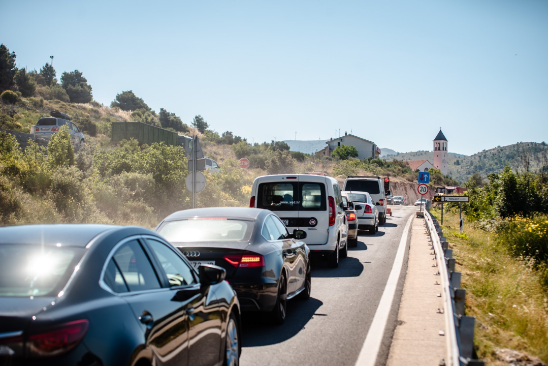 Posjetili smo Žaborić: 'Turisti nam ne dolaze, a Šibenčana je sve manje na plaži. Puna nam je kapa ovih radova' 