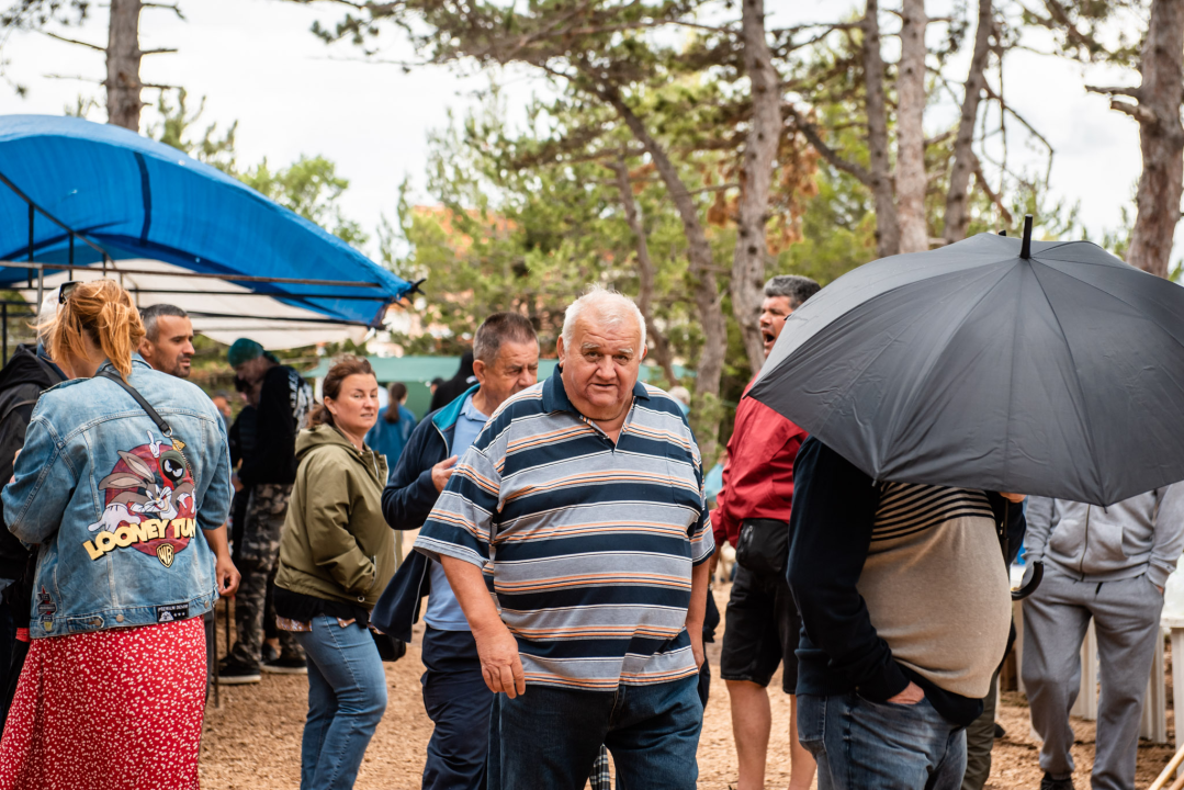 Bili smo na Benkovačkom sajmu: Najtraženija 'roba' su CD-evi Thompsona i Bulića, a za prasetinu se čeka red