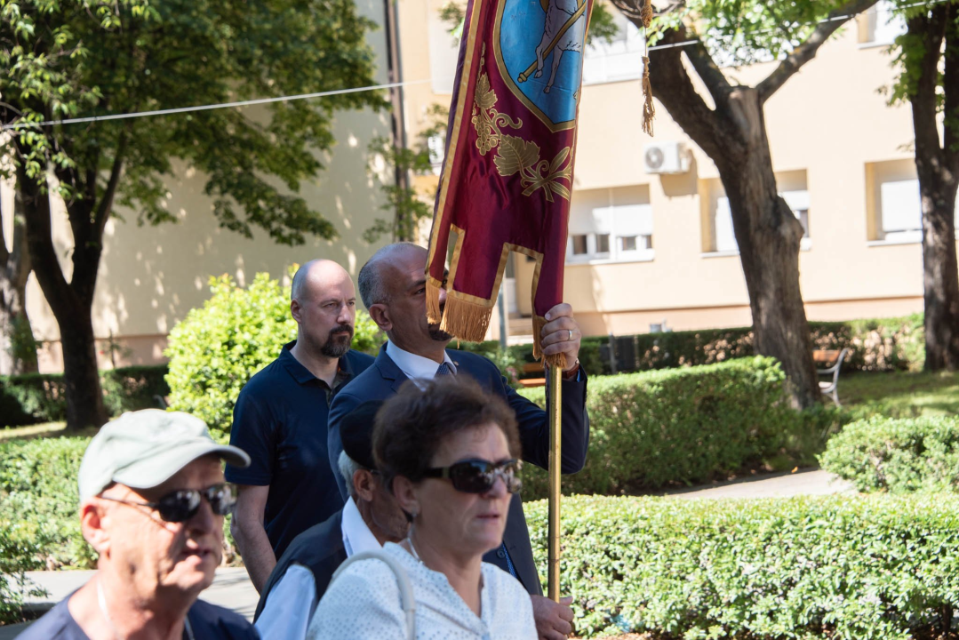 Dan grada Knina i blagdan sv. Ante započeo procesijom, završava koncertom Ivana Zaka