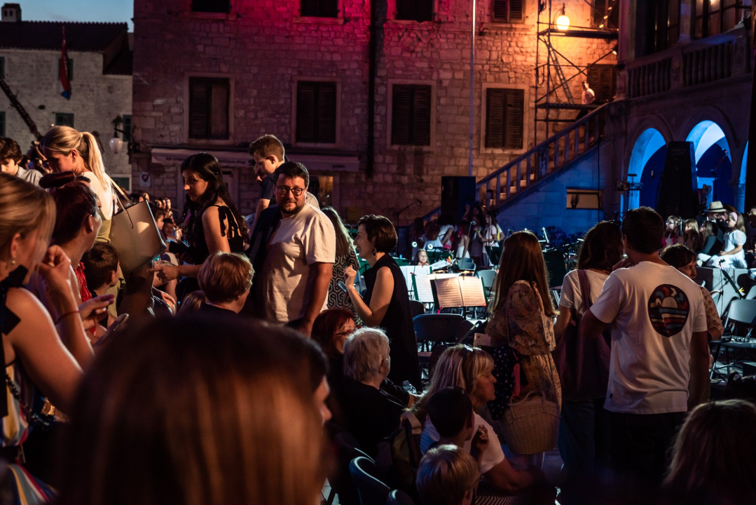 Dječji smijeh i veselje ispunili Ljetnu pozornicu: Generalna proba otvaranja 62. MDF-a Šibenik uvela u dvotjednu čaroliju 