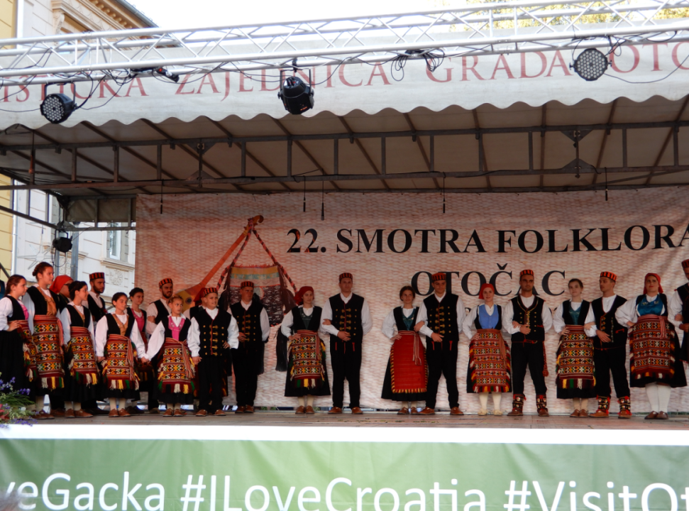 'Zvona Zagore' svojim su folklornim programom uveličali 22. smotru folklora u Otočcu  