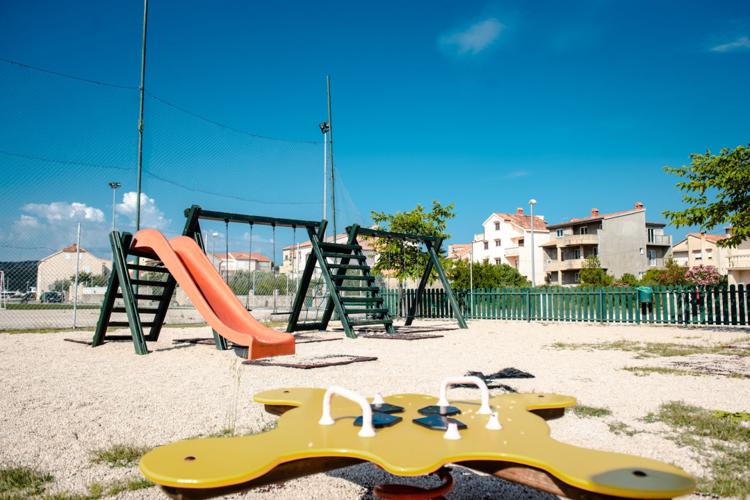 Novi tobogan, ljuljačka, klackalica…: Uskoro kreće obnova dječjeg igrališta u Zablaću 