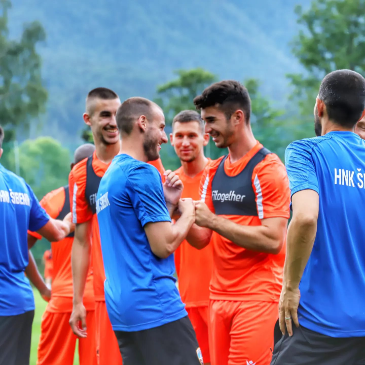 Nogometaši Šibenika odrađuju prve treninge u Sloveniji, potpisan novi sponzorski ugovor 