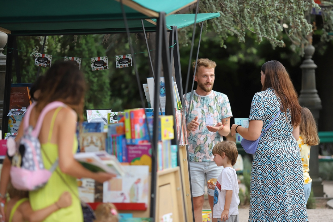 U kazalištu ništa, Ljetna otkazana: Ostaje vam program po ulicama i trgovima