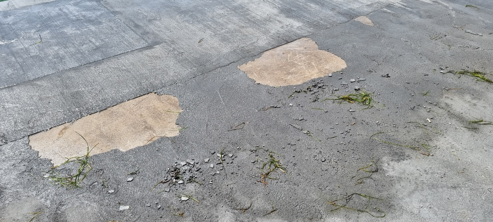 Kupači nezadovoljni obnovljenom plažom u Zablaću: Raspada se gornji sloj betona