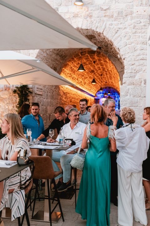 Buta je nova šibenska gastro destinacija: Uživajte u mediteranskim jelima na terasi okruženoj začinima