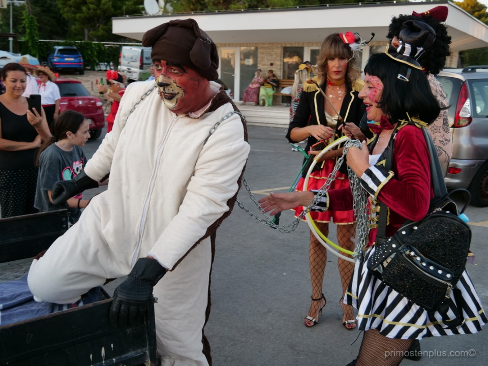 U Primoštenu održan ljetni karneval