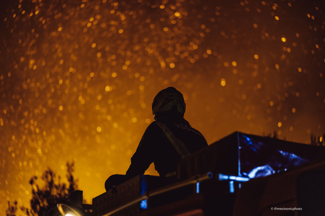 Fotogalerija i video: Bitka s vatrom u Zatonskoj ulici koja spaja Zaton i Benkovačku cestu