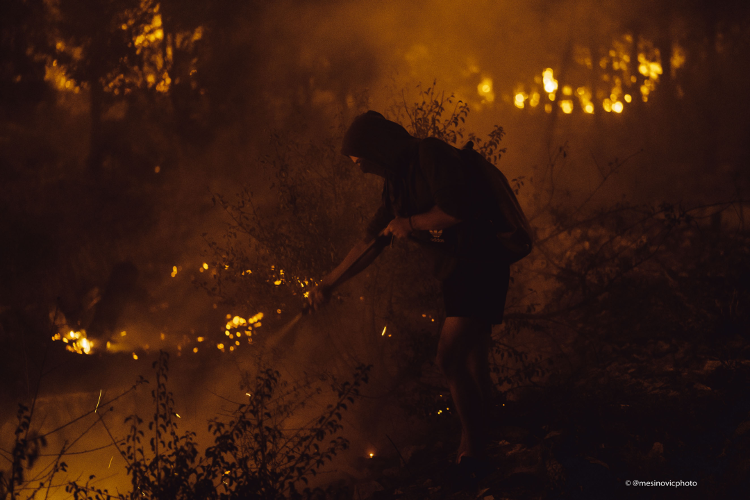 Fotogalerija i video: Bitka s vatrom u Zatonskoj ulici koja spaja Zaton i Benkovačku cestu