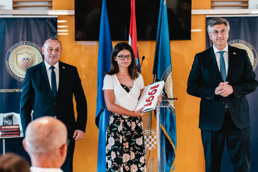 U Veteranskom centru Plenković i pola Vlade uručili priznanja i nagrade učenicima