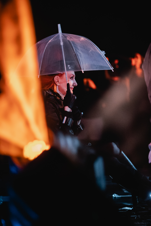 Bura, bura svuda oko nas. Osim oko Josipe koja je cijeli koncert sjedila na podu iza bubnja!