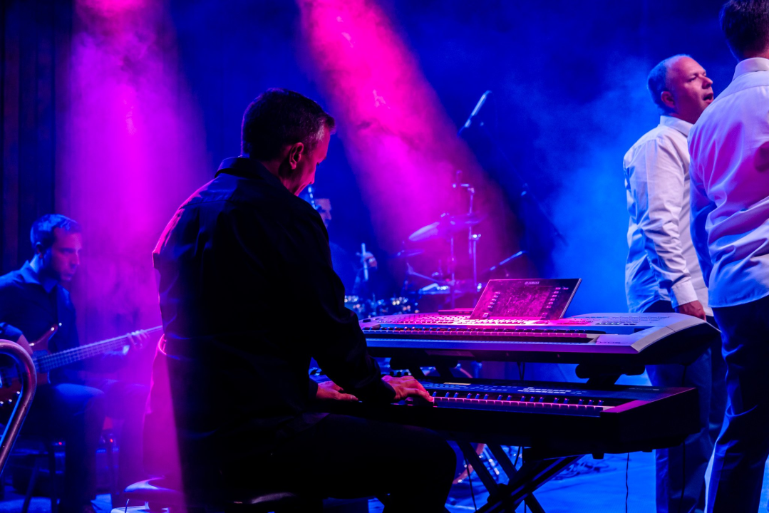  Klapa Rišpet prvi put nastupila u Šibeniku i oduševila publiku: 'Nećemo se sad tu samo njihati kao šest čempresa'