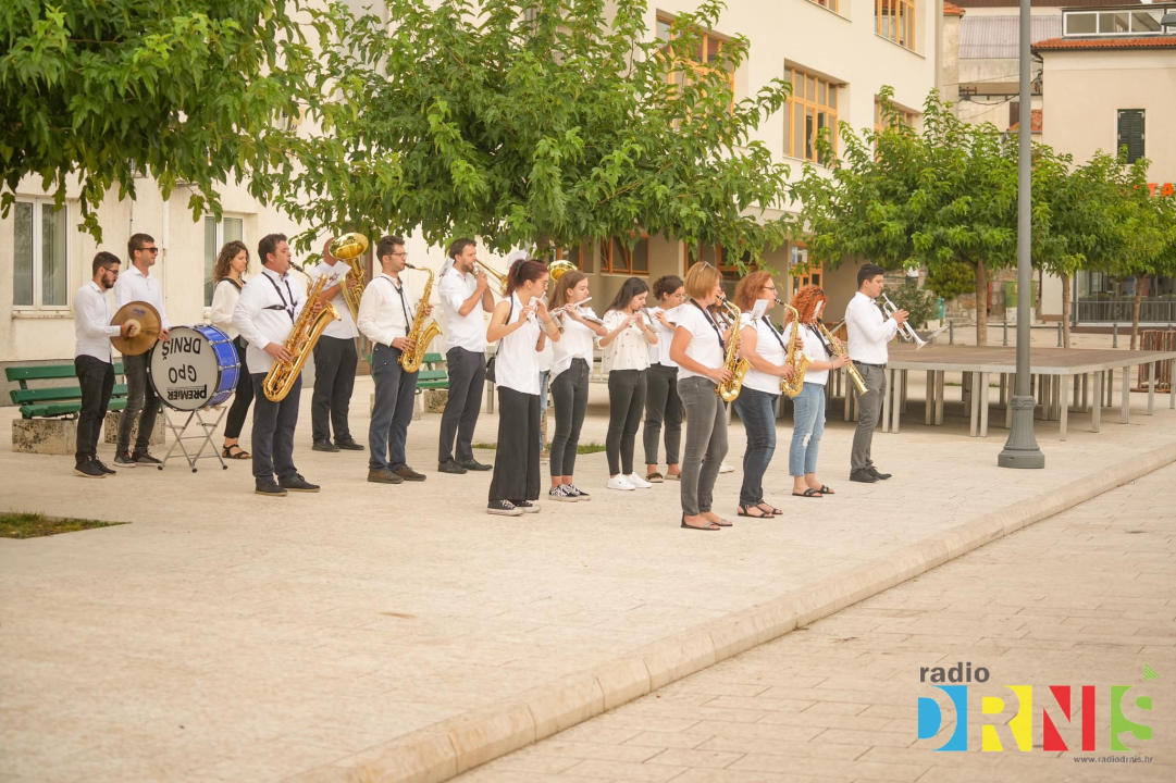 Drnišani danas slave sv. Roka, večeras na fešti Dalmatino