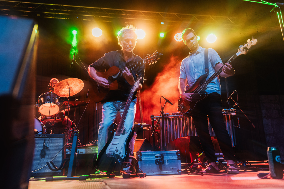 Dobri, stari, uvijek mladi Rundek. I Ekipa.