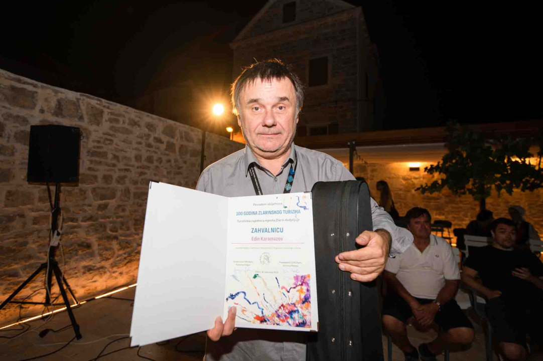 U kući Šare svečano proglašeni laureati zaslužni za 100 godina zlarinskog turizma