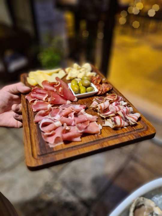 Najbolja zabava u gradu čeka vas i ovaj vikend ispred Vintagea i Špajze! 