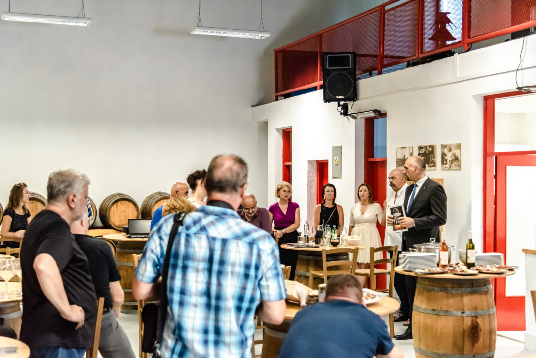 Jedinstveni suvenir: U Vinoplodu predstavljen časopis Iće&amp;piće posvećen našoj županiji