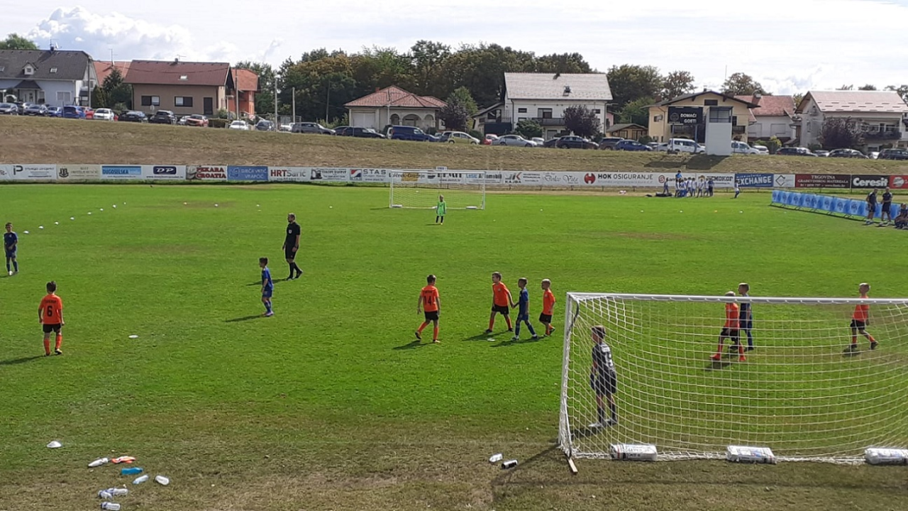 Najmlađe kategorije Šibenika skupljale prva natjecateljska iskustva na velikom turniru u Dugom Selu