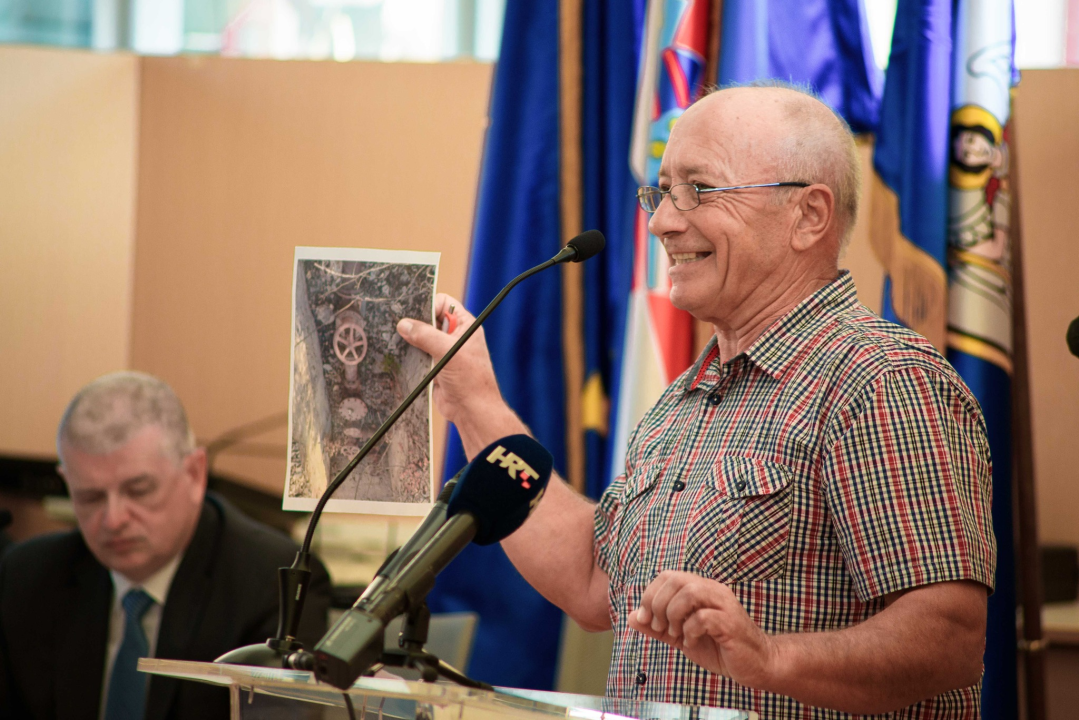 Restović: 'Trebalo je uložiti veći trud i kupiti električne autobuse'; Burić: 'Restović nam priča Crvenkapicu'