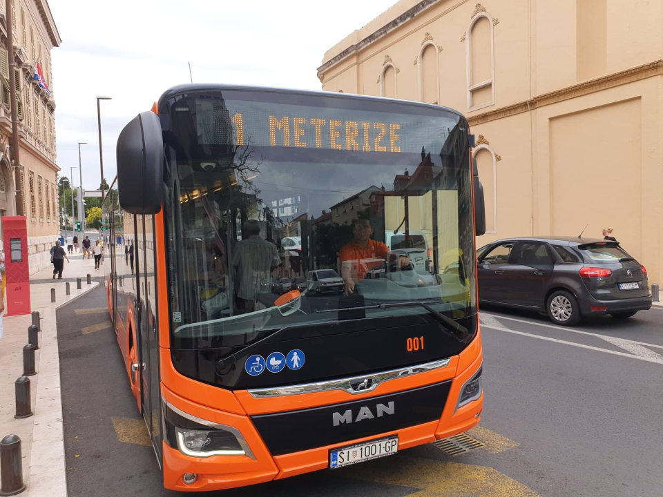 Prvi dan novog gradskog prijevoza: 'Veliki je ovo napredak od vremena kad nitko nije imao pojma kad će bus doći'