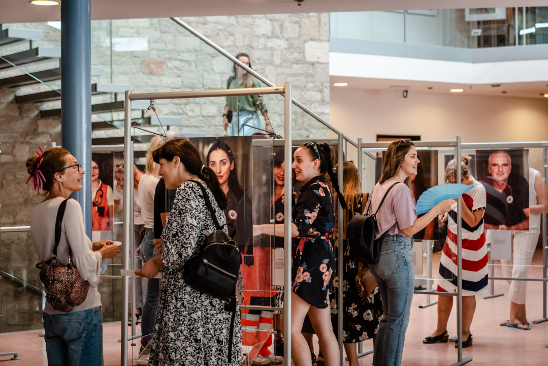 Izložba Tonke Lokas: Aktivističke fotografije za pravedniju budućnost medicinara s Hitne