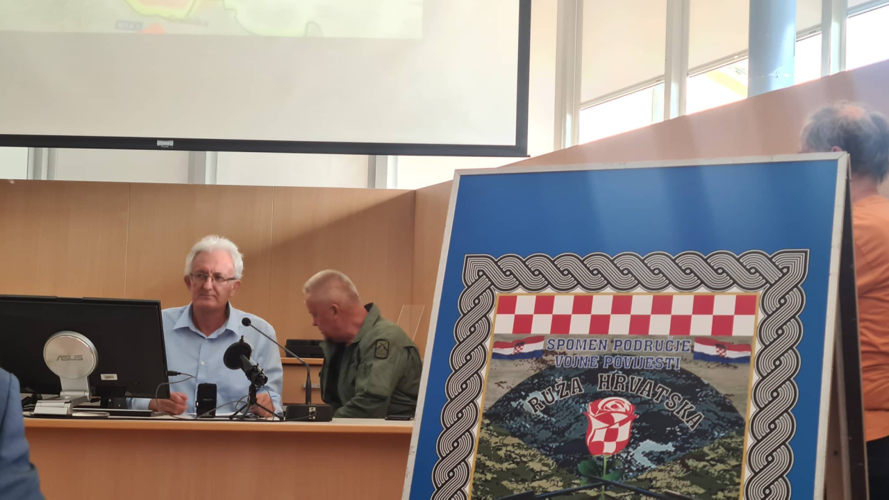 U knjižnici održana tribina o spomen-području vojne povijesti Ruža hrvatska Žirje, večeras bakljada na tri lokacije