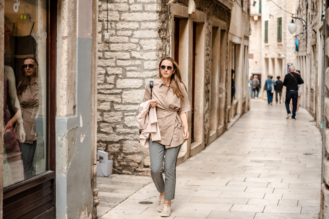 Trendi dame iz đira po gradu dat će vam ideje kako se odjenuti za prvi val zahlađenja! 