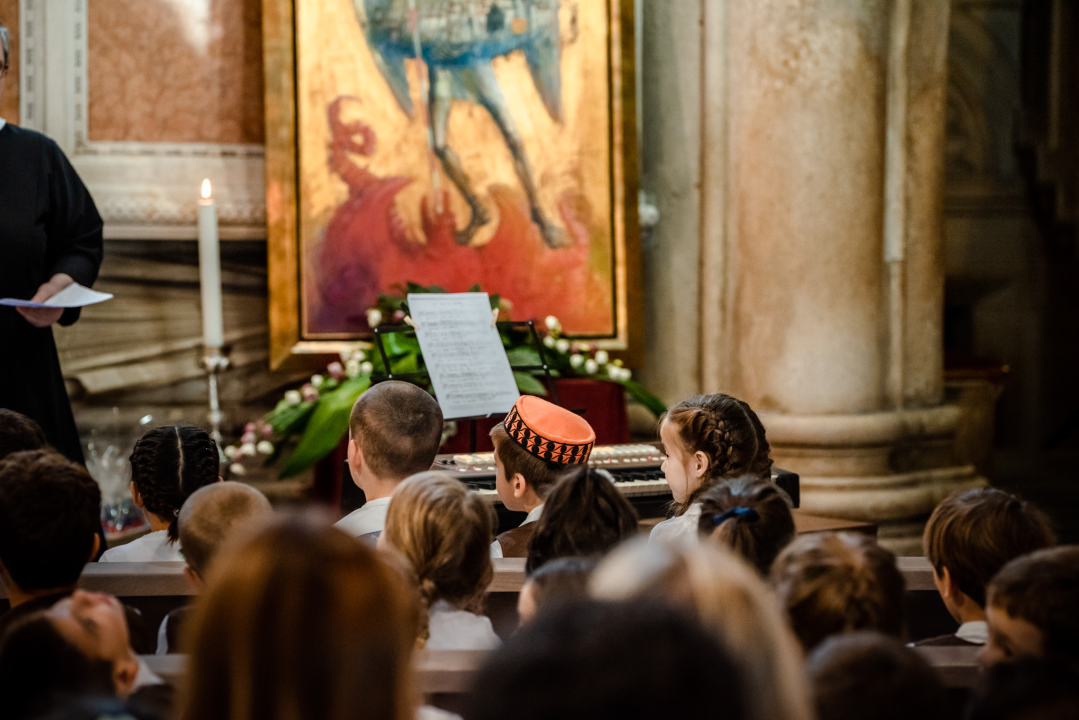Mališani DV 'Brat Sunce' u povodu sv. Mihovila nastupili u katedrali