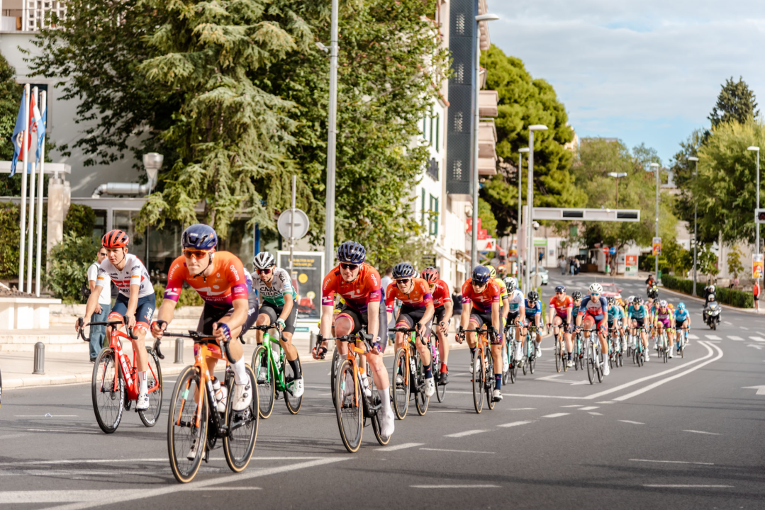 Iz Sinja startala treća etapa utrke CRO Race: Biciklisti prošli kroz Šibenik, među njima i Lorenzo Marenzi  