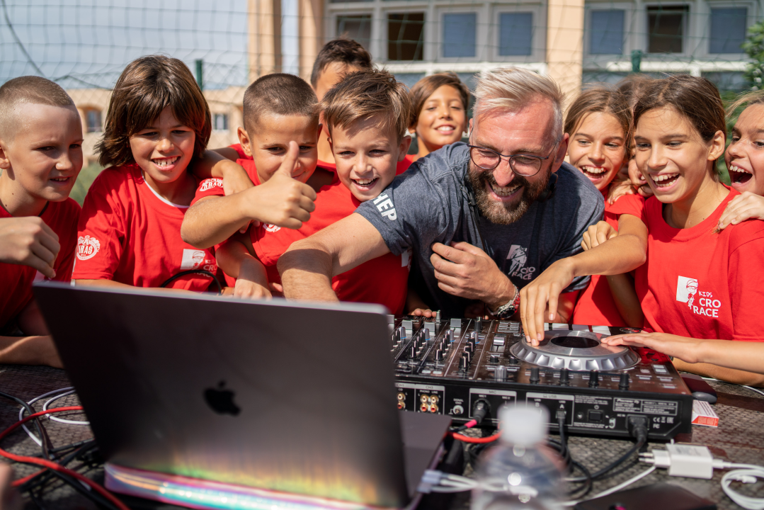 U Primoštenu održan Kids CRO Race: Matija, Leo, Dora i Isabella pobjednici su virtualne utrke 