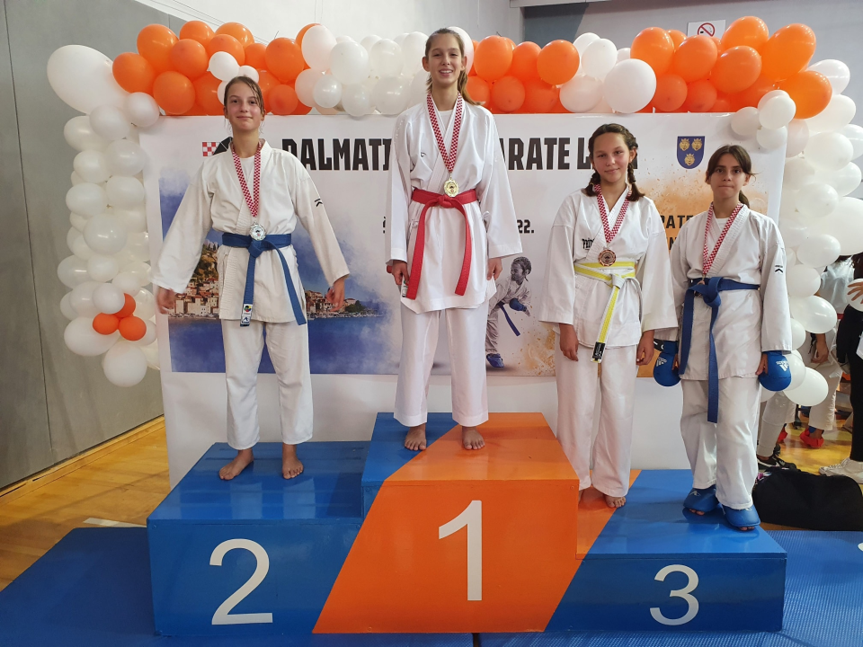 Karate klub Okit iz Vodica osvojio čak 32 medalje na Dalmatinskoj ligi