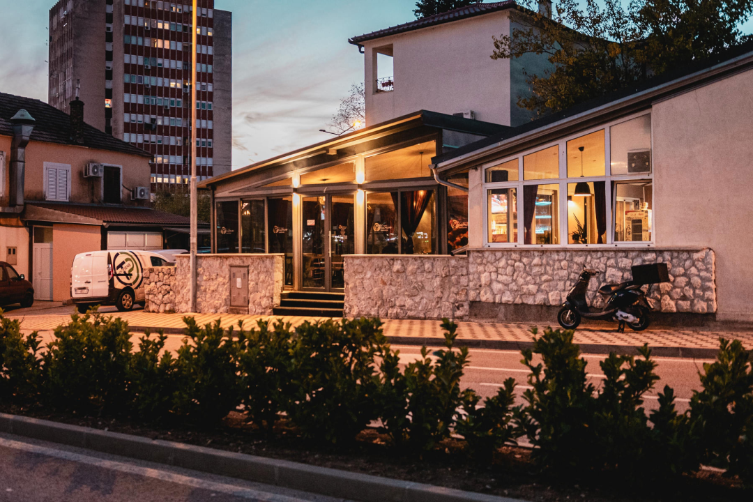 Provedite ugodne jesenske večeri i guštajte u najboljoj pizzi u Victoriji! 